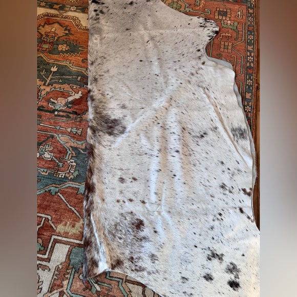 Elegant Cowhide Rug - Picture 14 of 16